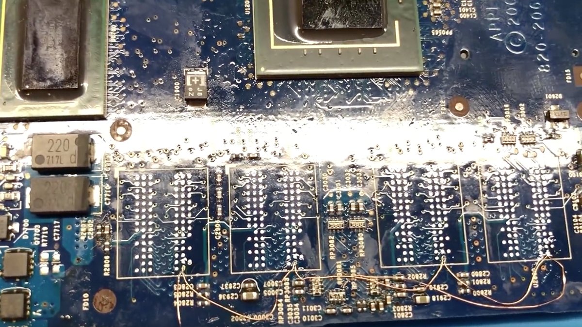Bodge wires for RAM installed on Apple TV 1st generation.
